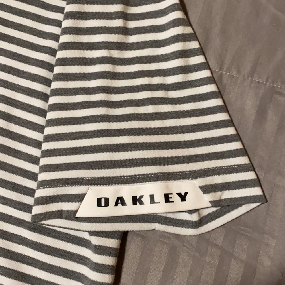 Oakley Gray & white striped collared polo shortsleeve men’s regular fit shirt XL - Picture 7 of 9